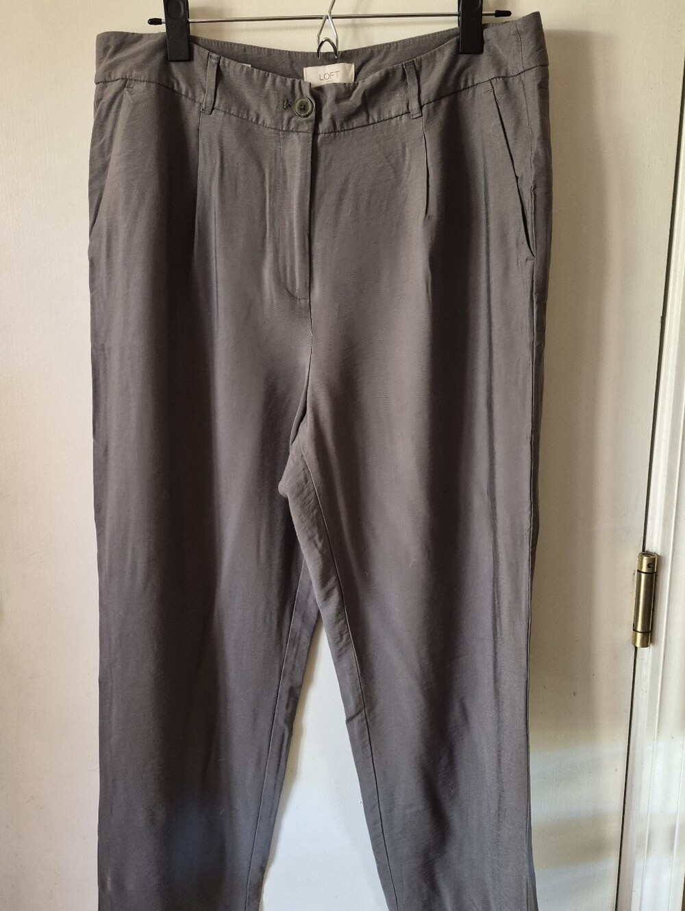 LOFT Ann Taylor pleated ankle trousers